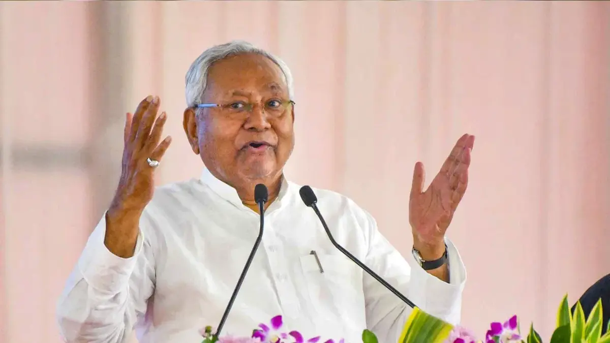 बिहार में चुनाव से पहले नीतीश सरकार की 5 बड़ी घोषणाएं – पेंशन, लोन, शादी भवन और बहुत कुछ!