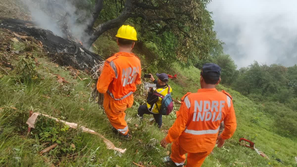 केदारनाथ हेलिकॉप्टर हादसा 2025 7 लोगों की दर्दनाक मौत, 6 हफ्तों में 5वीं दुर्घटना,